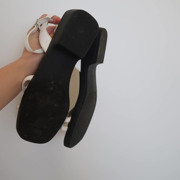 Vintage 90s white faux leather strappy sandals - Picture 8 of 9